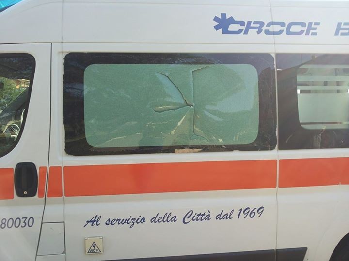 ambulanza danneggiata 2